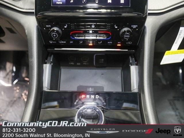 new 2025 Jeep Grand Cherokee car, priced at $46,055