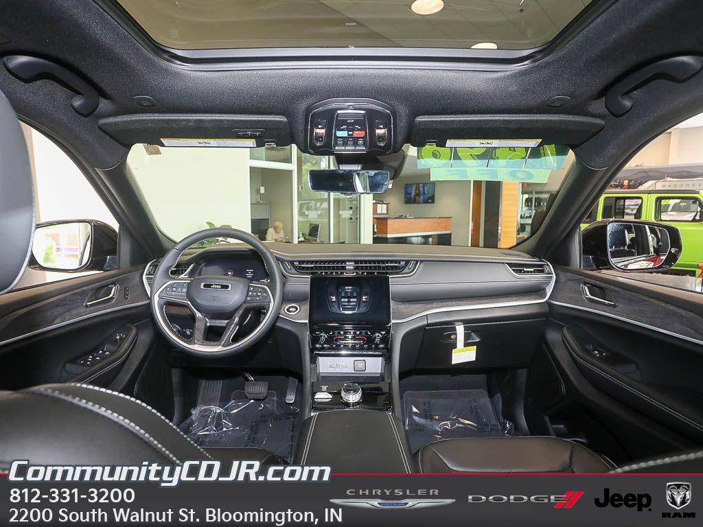 new 2025 Jeep Grand Cherokee car, priced at $48,972