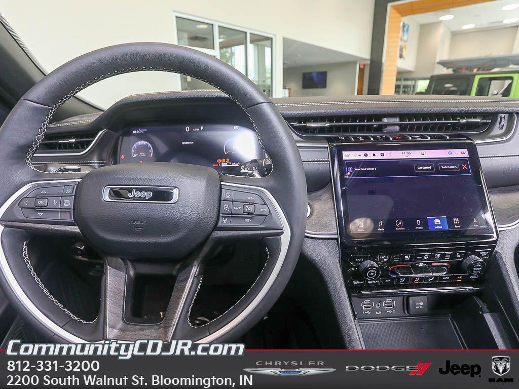 new 2025 Jeep Grand Cherokee car, priced at $48,972