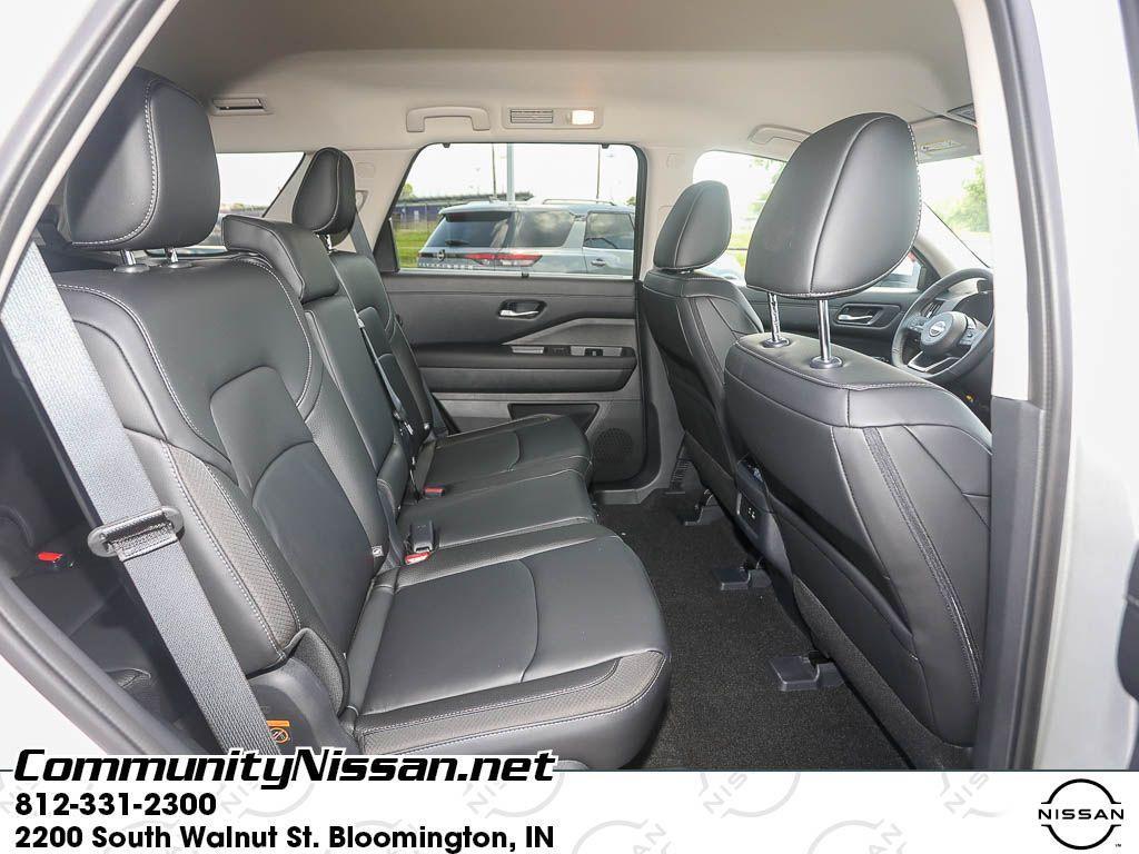 new 2025 Nissan Pathfinder car, priced at $40,904