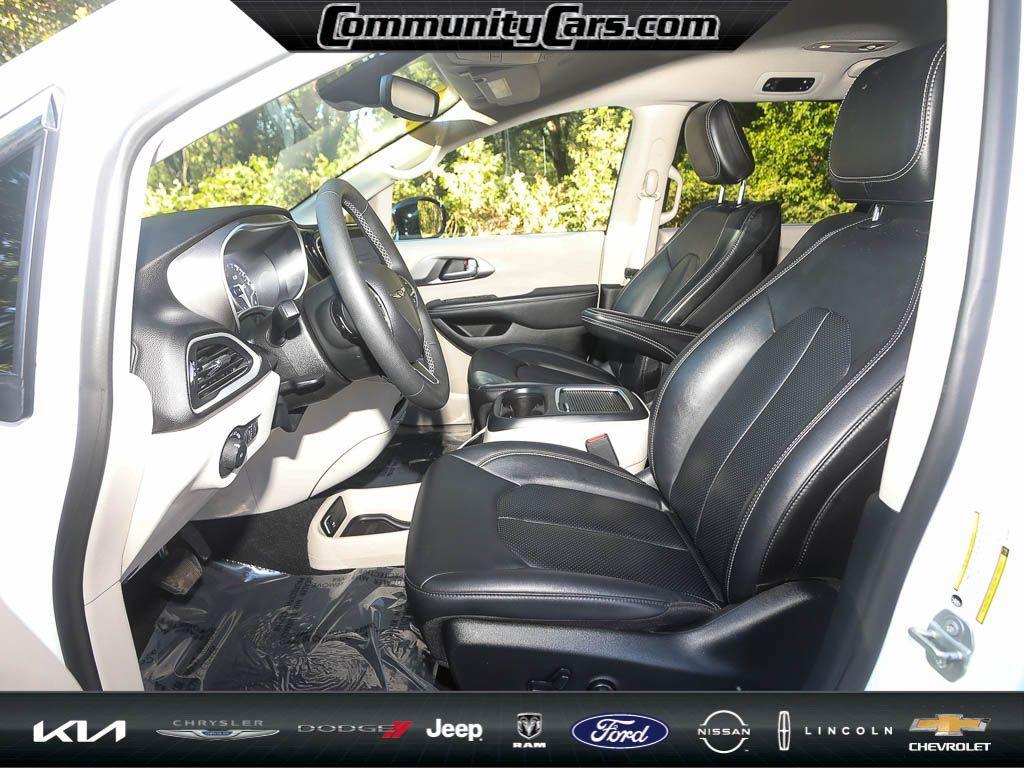 used 2024 Chrysler Pacifica car, priced at $33,141