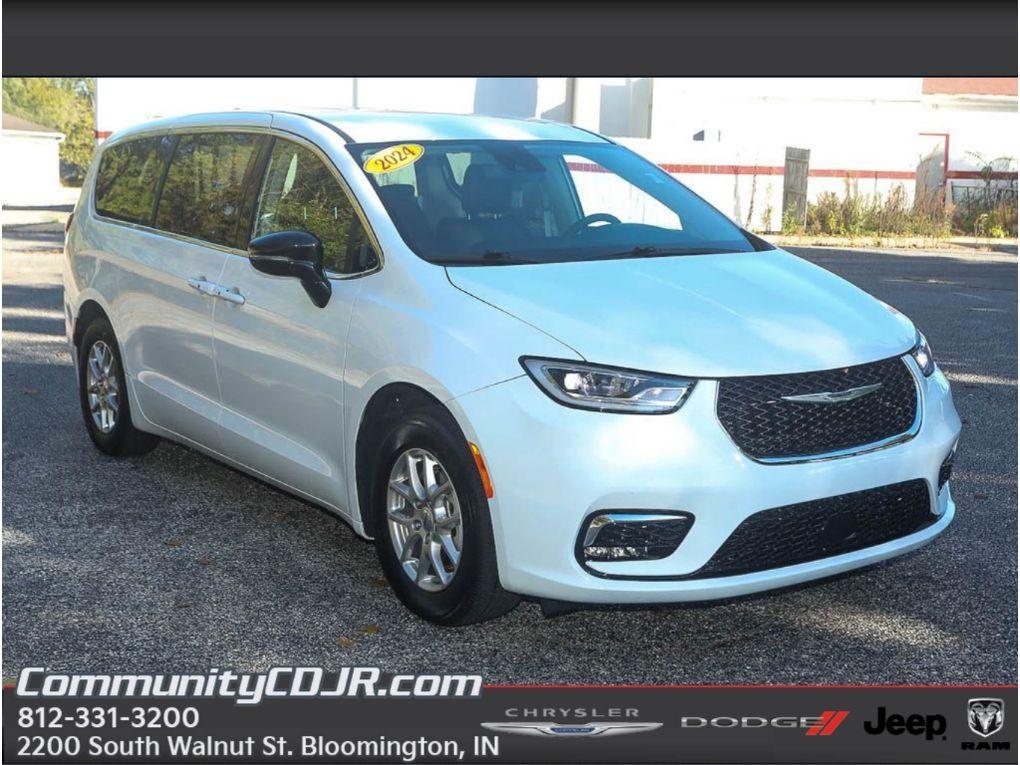 used 2024 Chrysler Pacifica car, priced at $33,141
