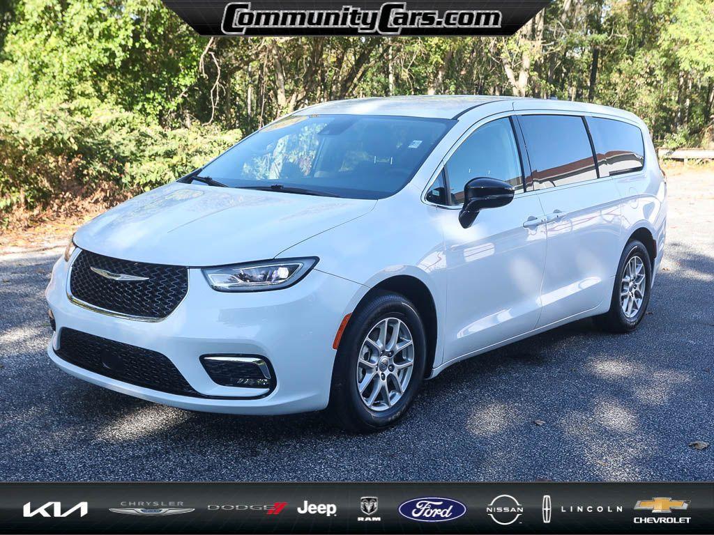 used 2024 Chrysler Pacifica car, priced at $33,141
