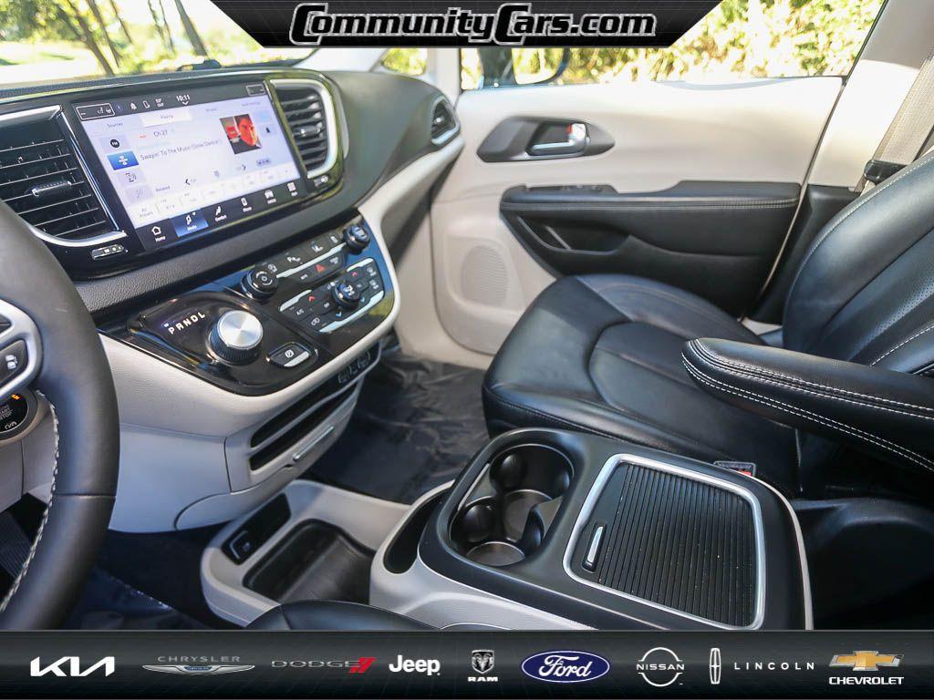 used 2024 Chrysler Pacifica car, priced at $33,141