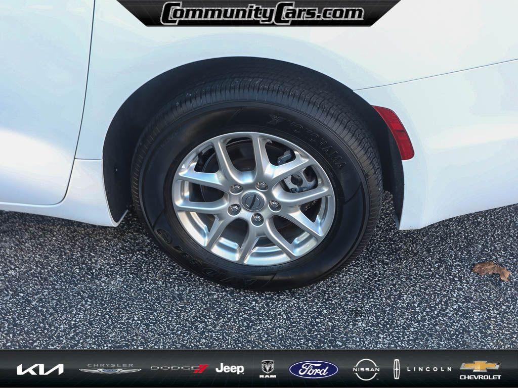 used 2024 Chrysler Pacifica car, priced at $33,141