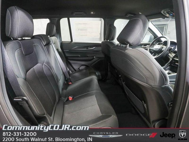 new 2025 Jeep Grand Cherokee car, priced at $42,220