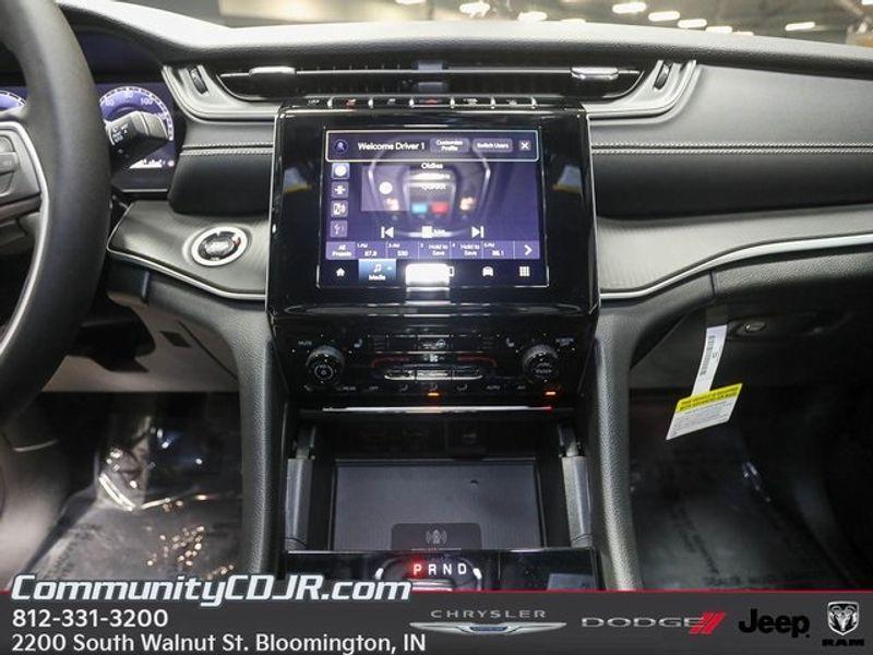 new 2025 Jeep Grand Cherokee car, priced at $42,220