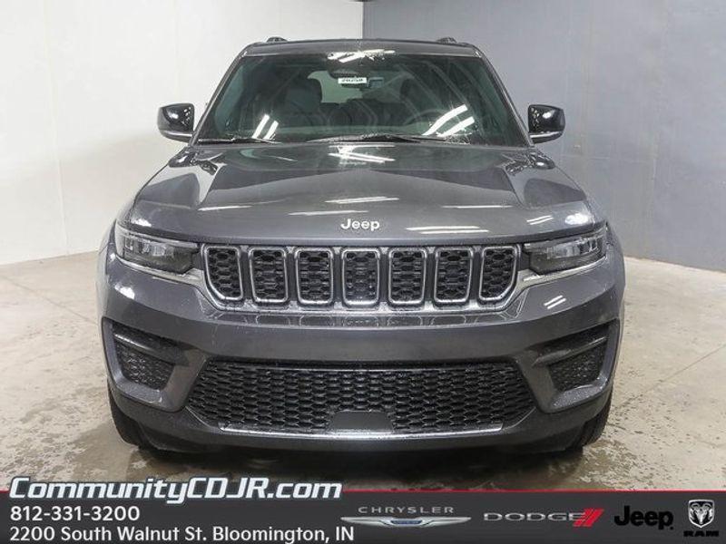 new 2025 Jeep Grand Cherokee car, priced at $42,220