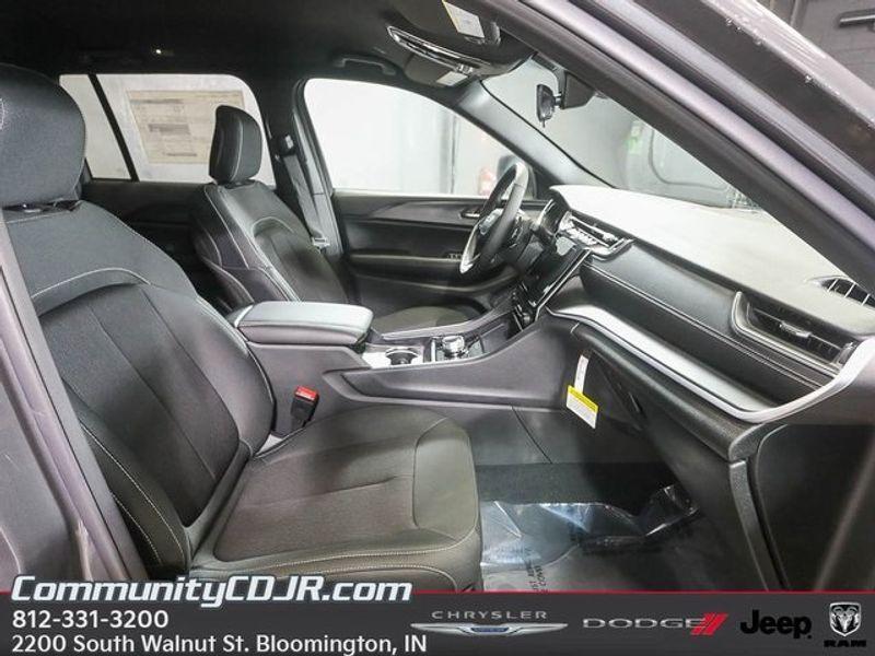 new 2025 Jeep Grand Cherokee car, priced at $42,220