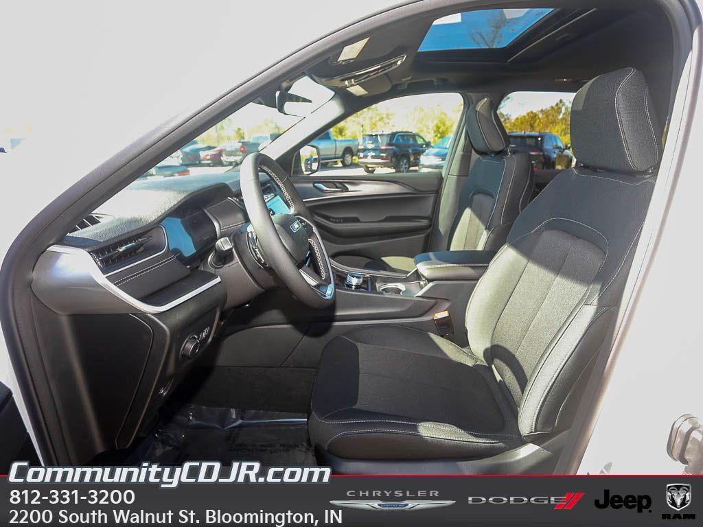 new 2025 Jeep Grand Cherokee car, priced at $40,814