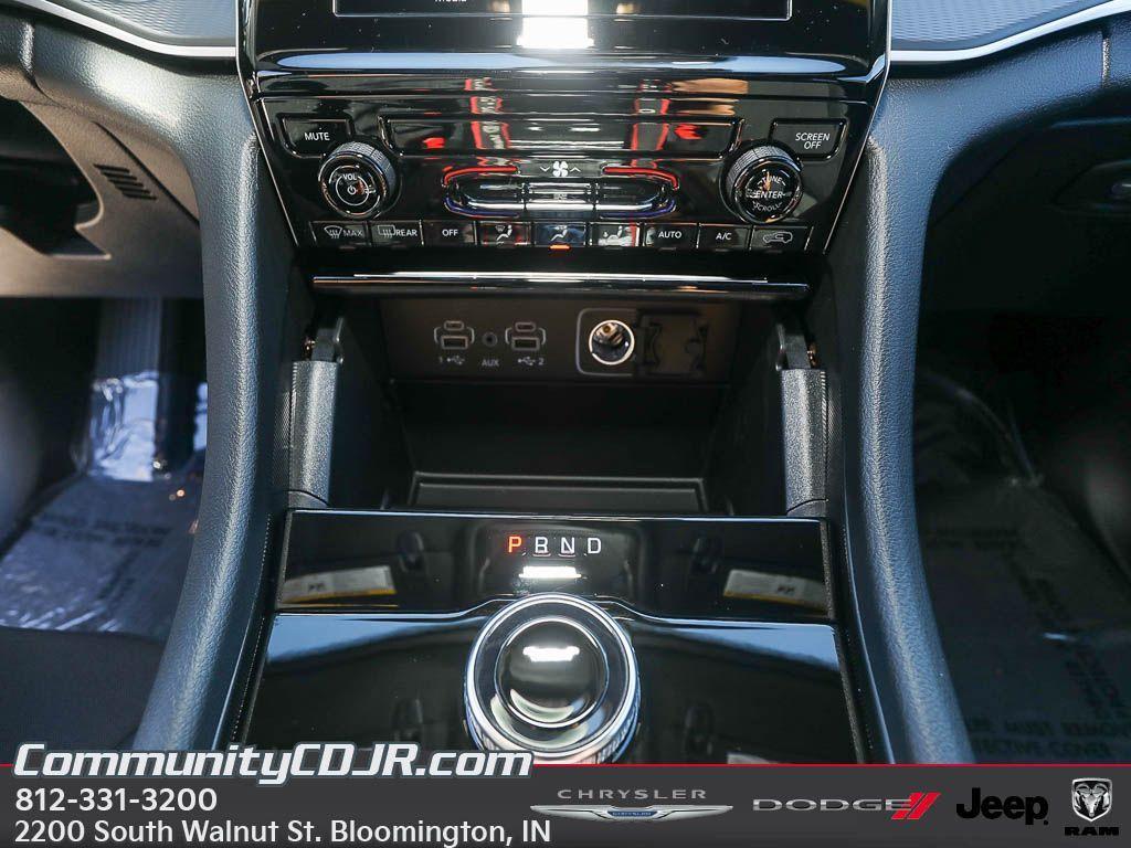 new 2025 Jeep Grand Cherokee car, priced at $40,814