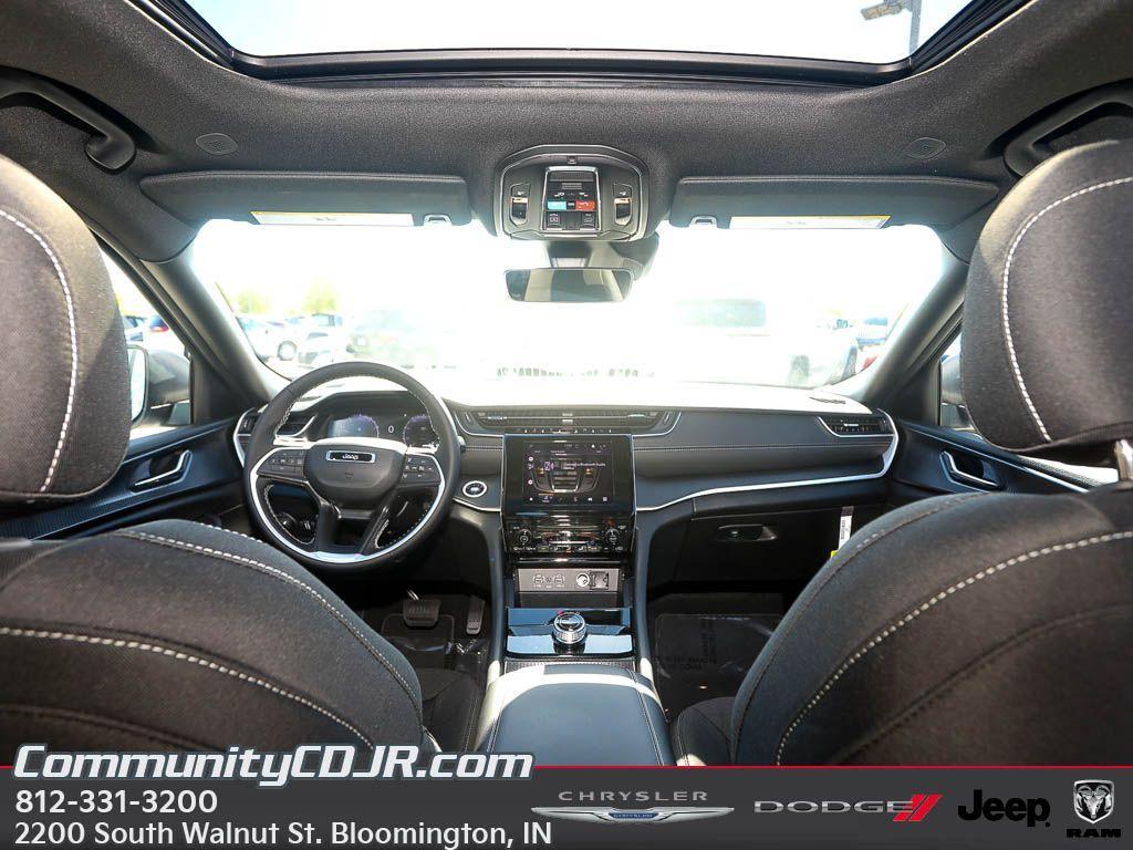 new 2025 Jeep Grand Cherokee car, priced at $40,814