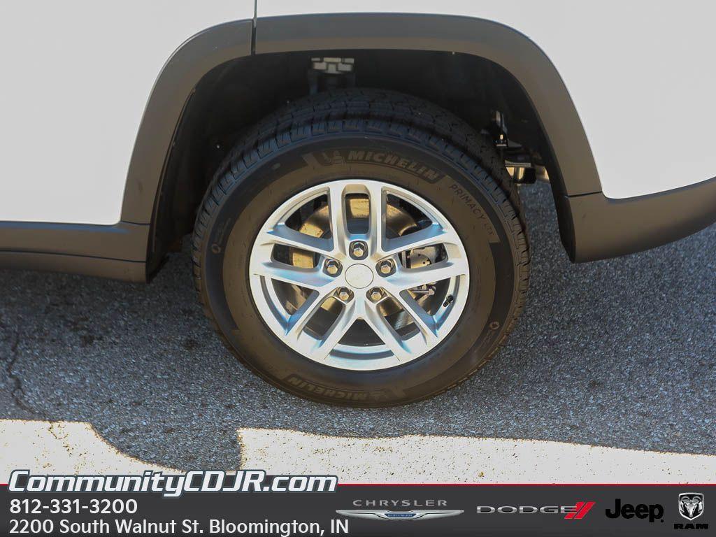 new 2025 Jeep Grand Cherokee car, priced at $40,814