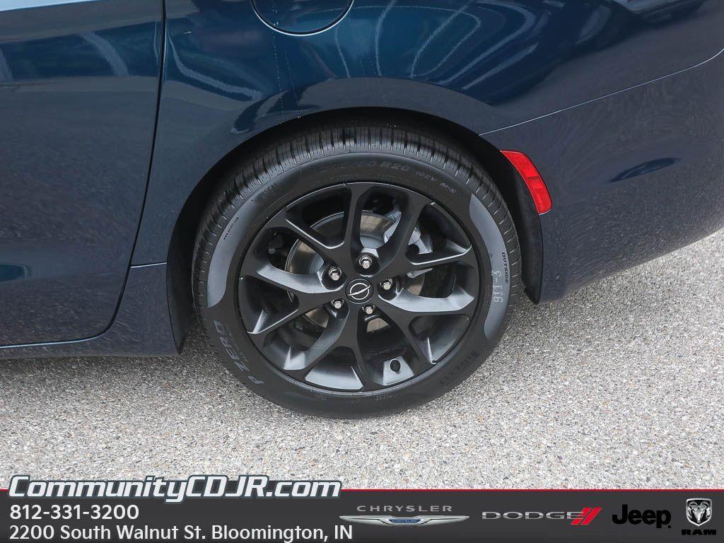 new 2025 Chrysler Pacifica car, priced at $47,771