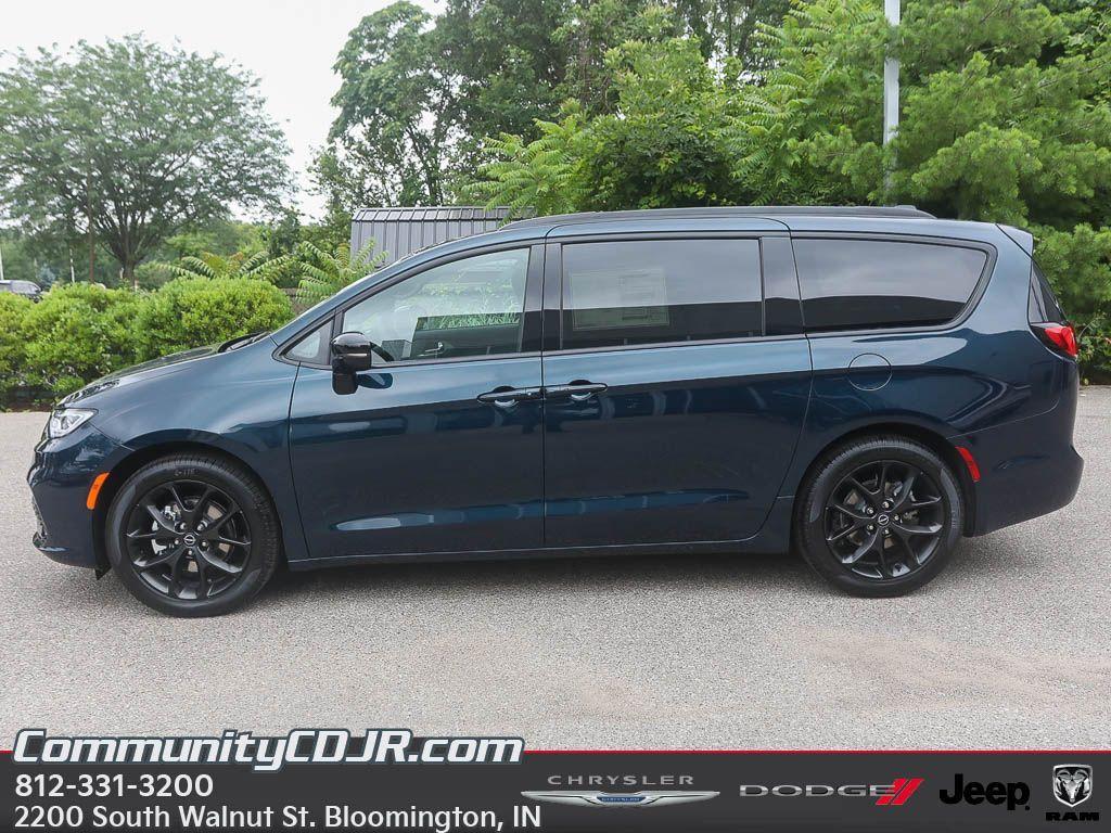 new 2025 Chrysler Pacifica car, priced at $47,771