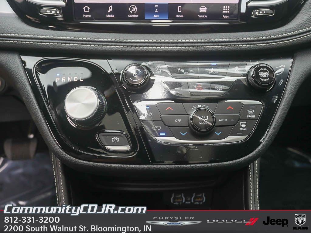 new 2025 Chrysler Pacifica car, priced at $47,771
