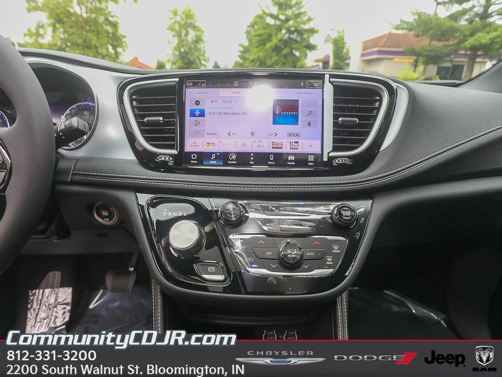new 2025 Chrysler Pacifica car, priced at $47,771