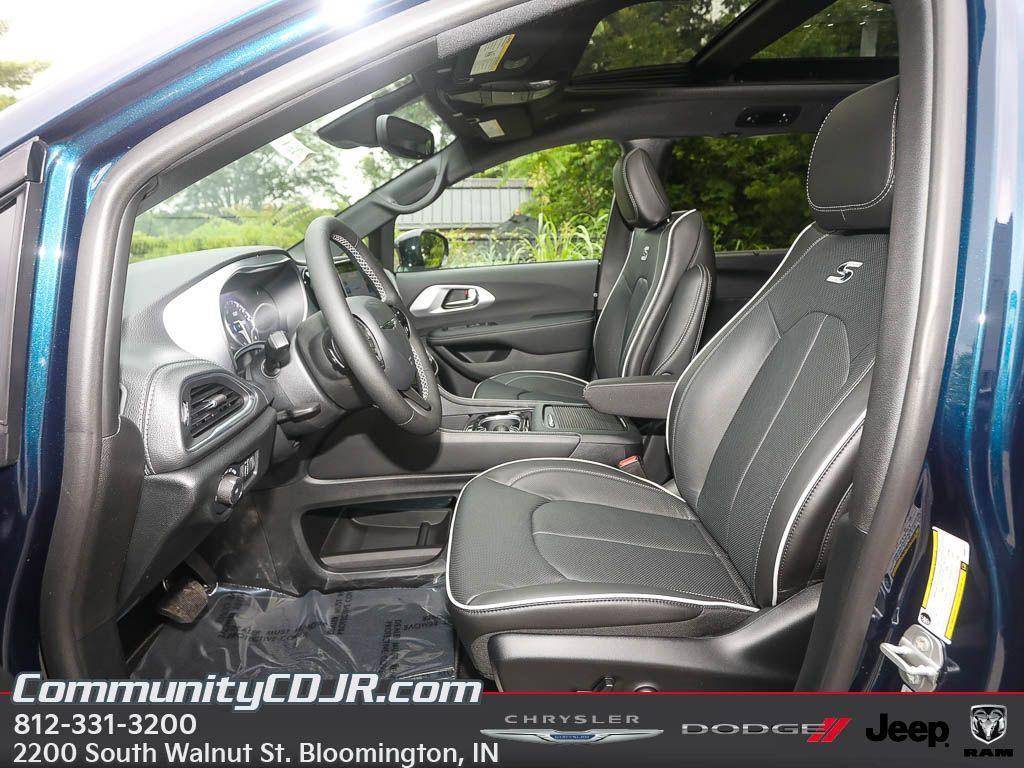 new 2025 Chrysler Pacifica car, priced at $47,771