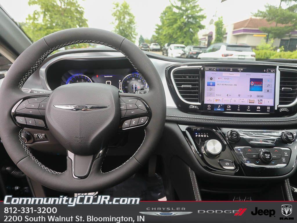 new 2025 Chrysler Pacifica car, priced at $47,771
