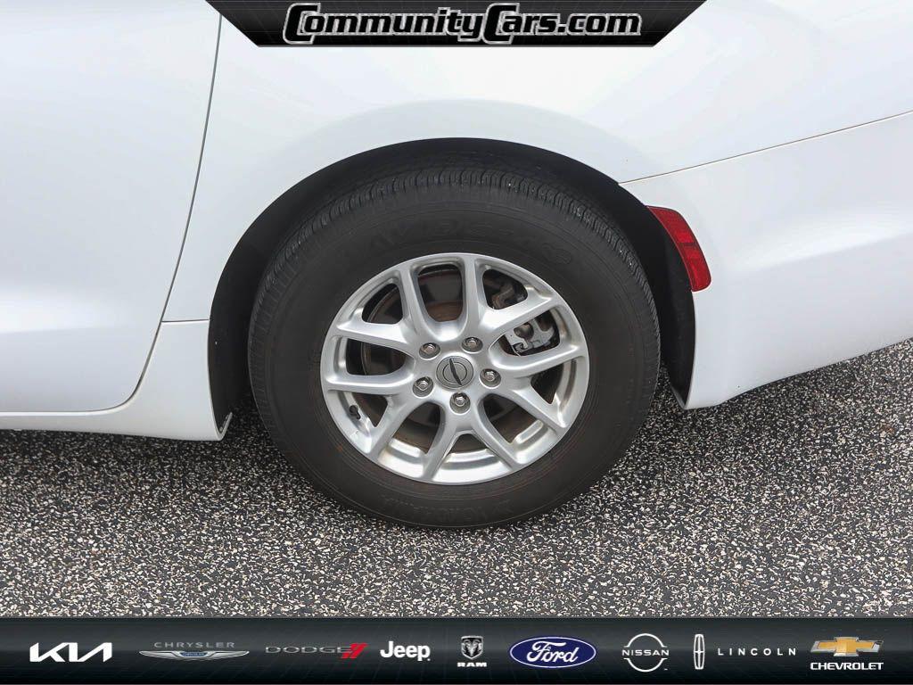 used 2022 Chrysler Pacifica car, priced at $27,214