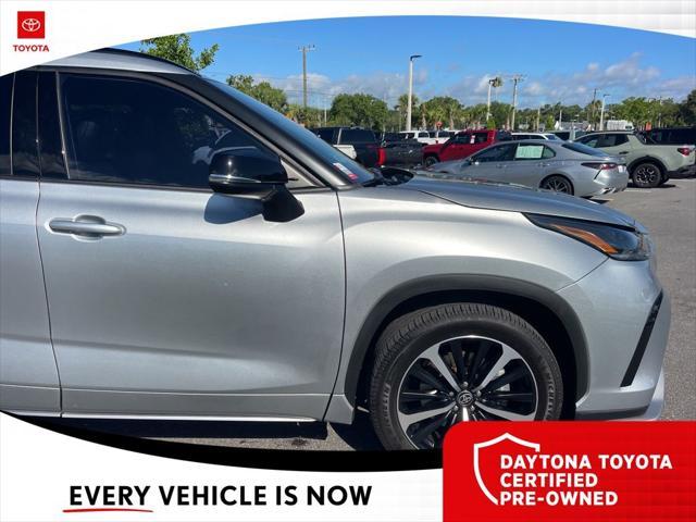 used 2022 Toyota Highlander car, priced at $33,744