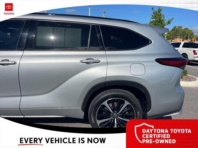 used 2022 Toyota Highlander car, priced at $33,744