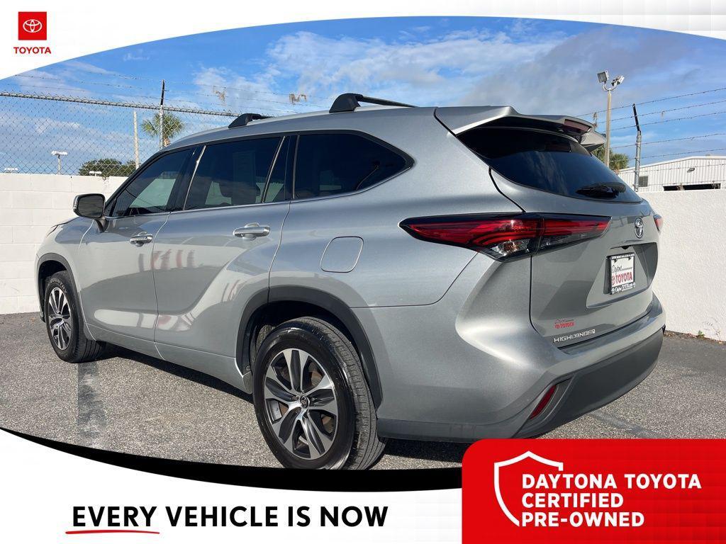 used 2022 Toyota Highlander car, priced at $31,481