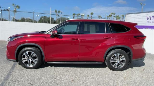 used 2022 Toyota Highlander car, priced at $37,500