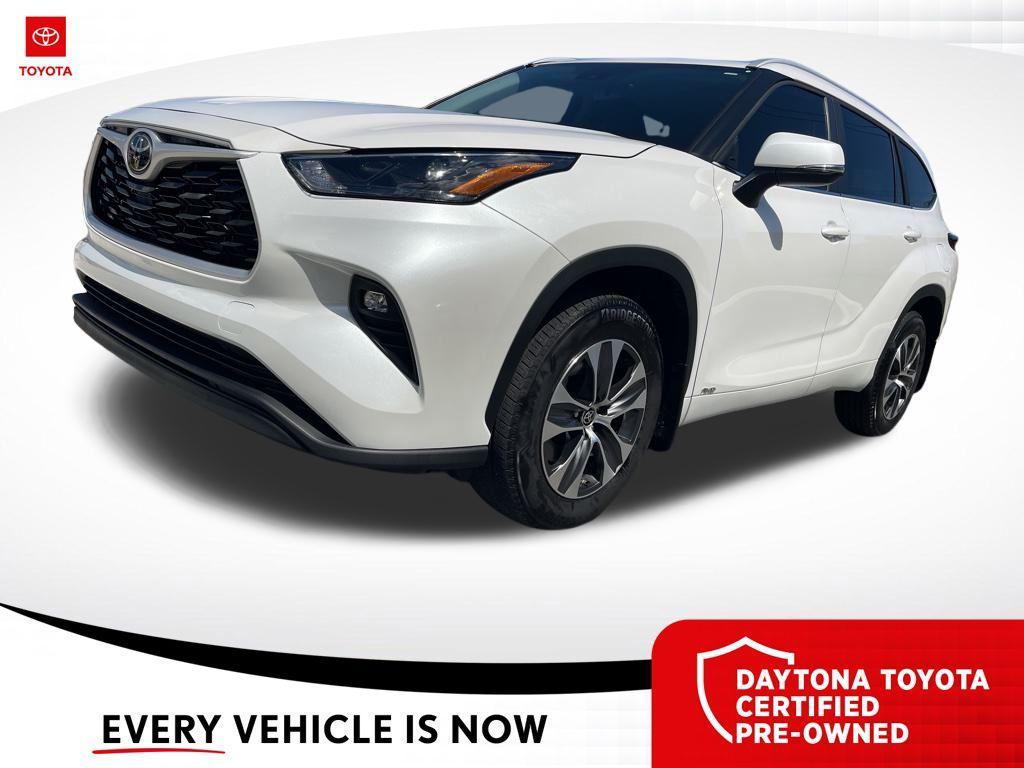used 2025 Toyota Highlander Hybrid car, priced at $47,000