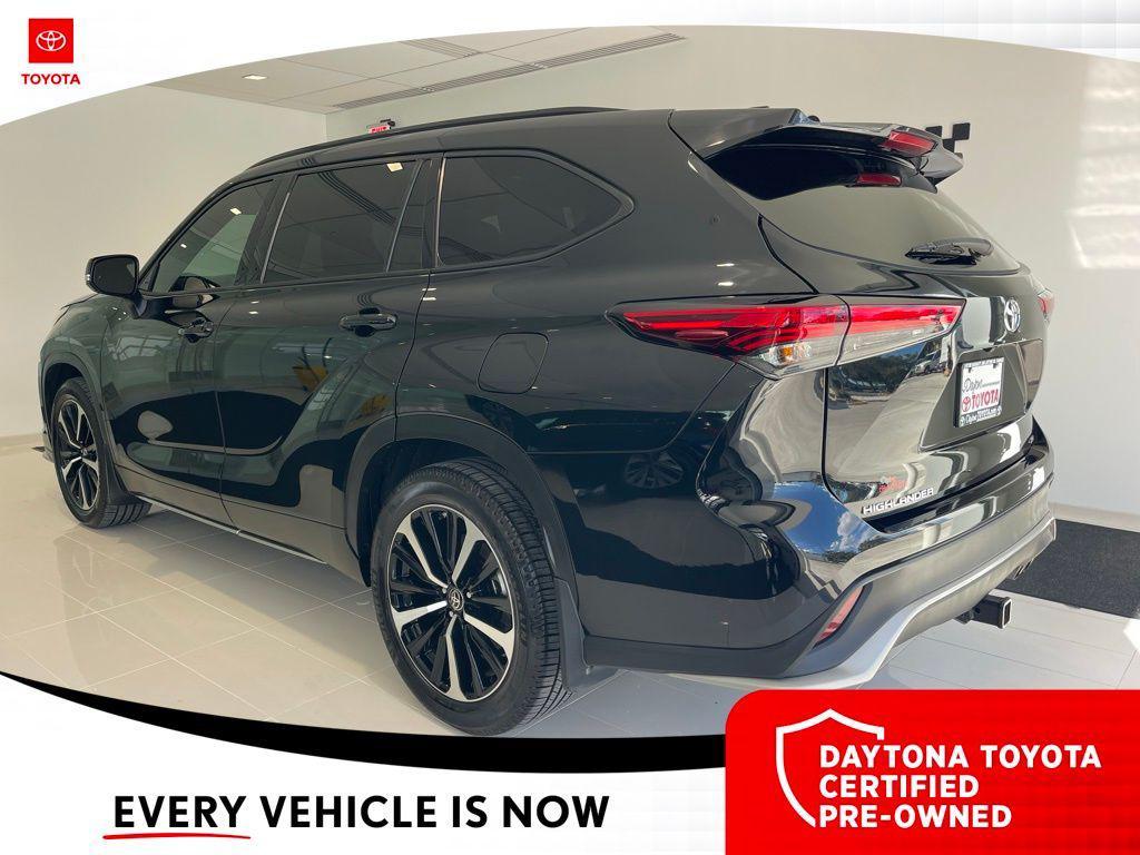 used 2022 Toyota Highlander car, priced at $35,700
