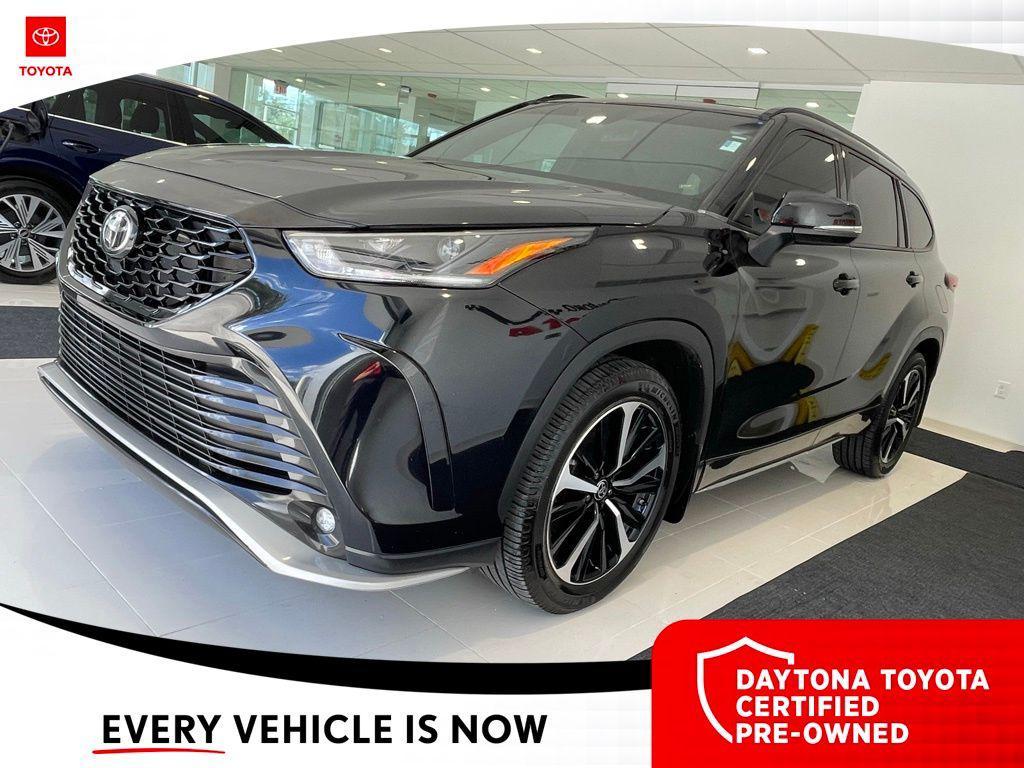 used 2022 Toyota Highlander car, priced at $35,700