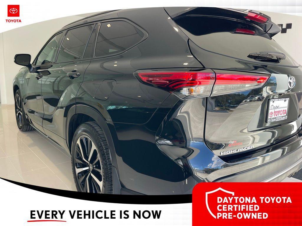 used 2022 Toyota Highlander car, priced at $35,700