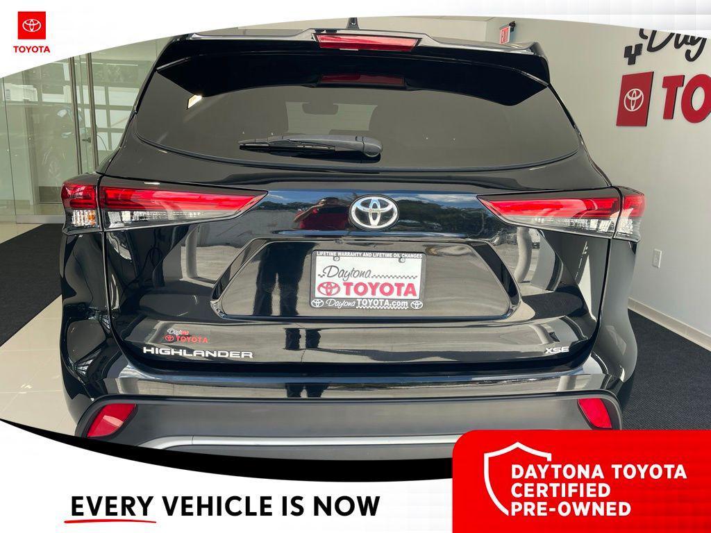 used 2022 Toyota Highlander car, priced at $35,700