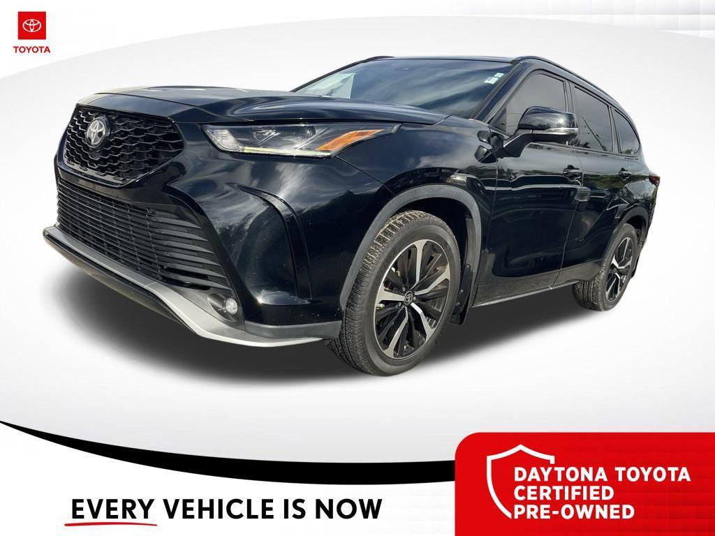 used 2022 Toyota Highlander car, priced at $35,700
