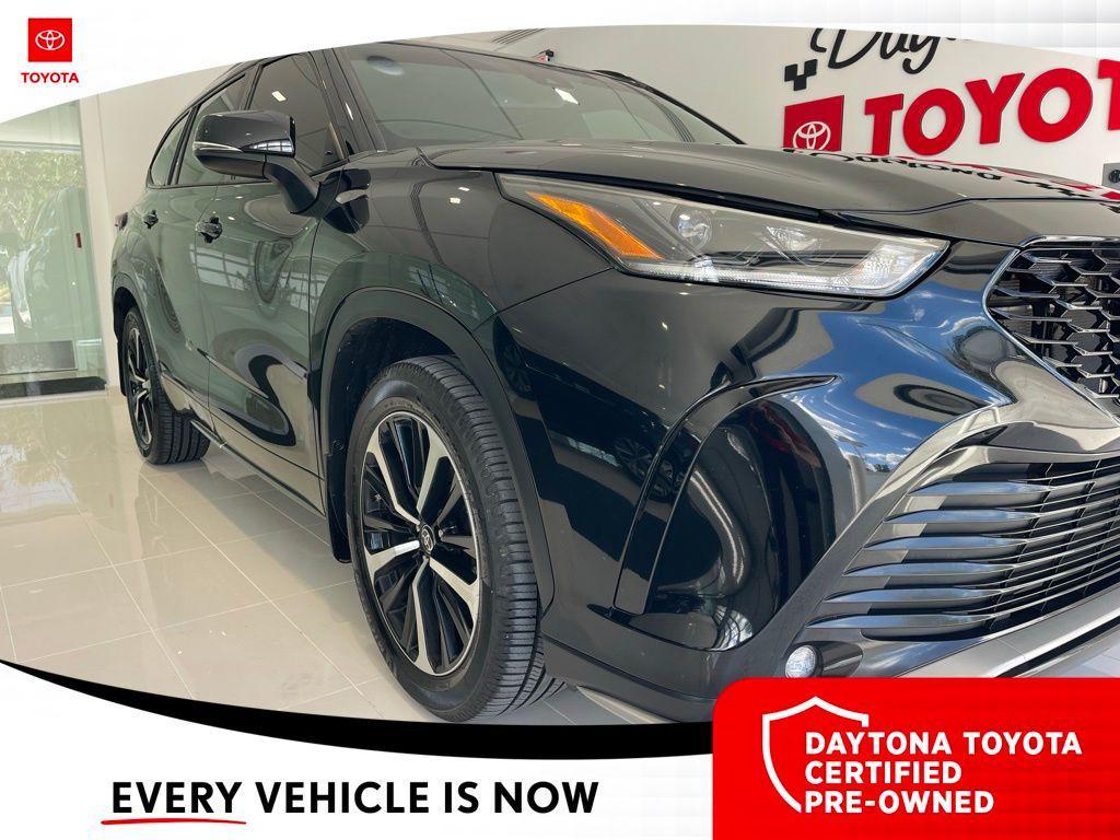 used 2022 Toyota Highlander car, priced at $35,700