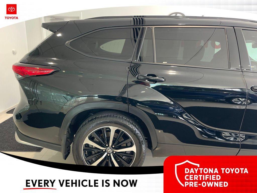 used 2022 Toyota Highlander car, priced at $35,700