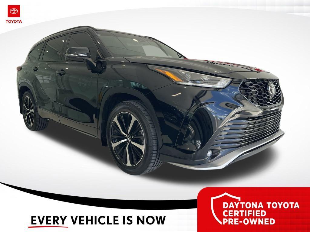 used 2022 Toyota Highlander car, priced at $35,700