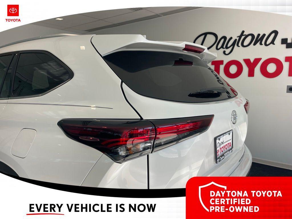 used 2024 Toyota Highlander car, priced at $43,500