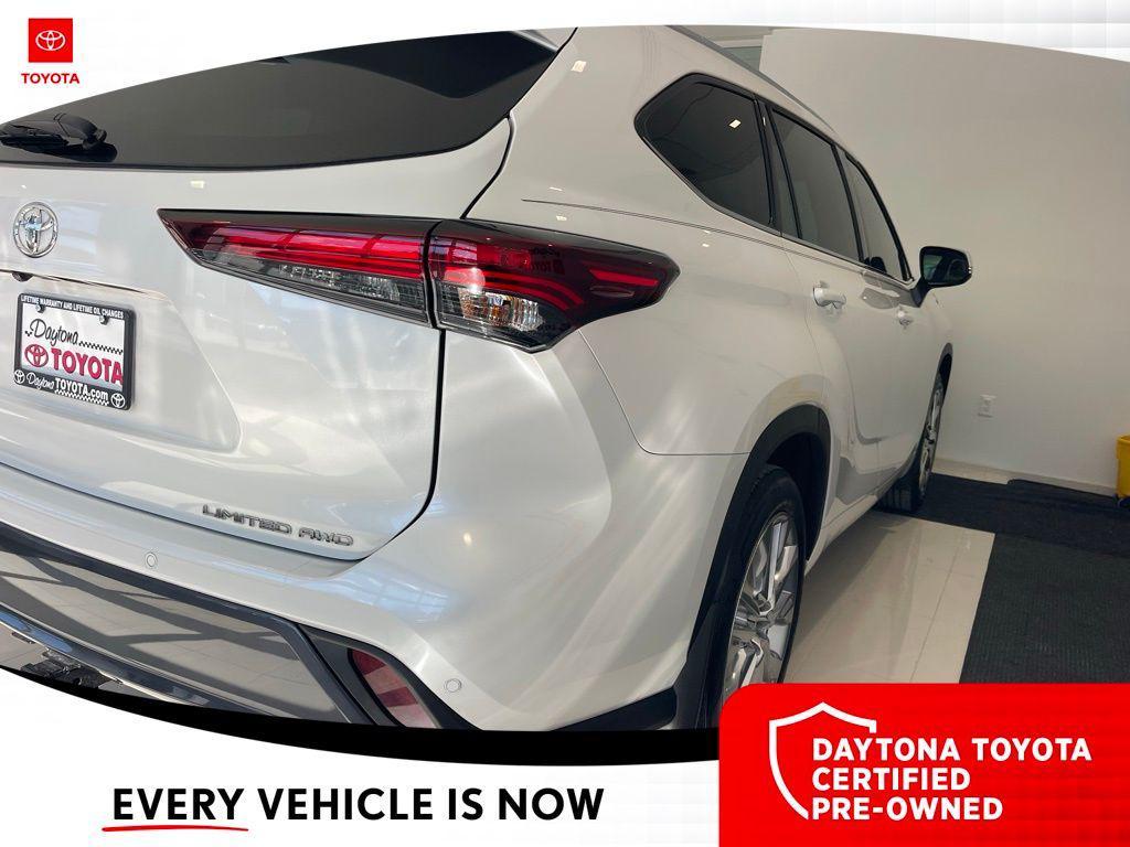 used 2024 Toyota Highlander car, priced at $43,500