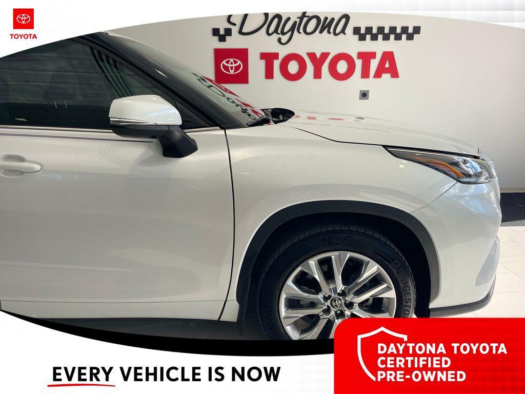 used 2024 Toyota Highlander car, priced at $43,500
