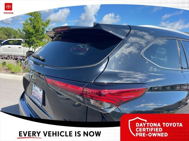 used 2022 Toyota Highlander car, priced at $34,997