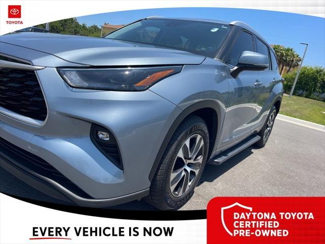 used 2022 Toyota Highlander car, priced at $33,286