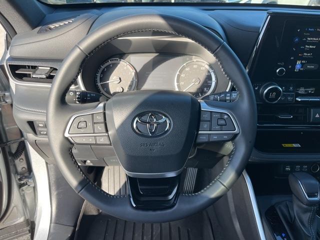 used 2024 Toyota Highlander car, priced at $41,990