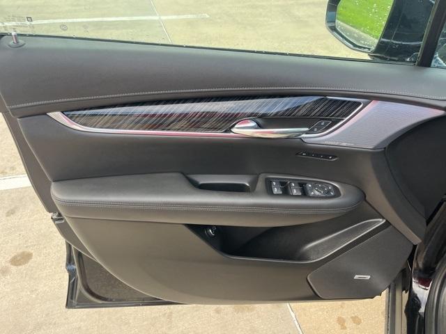 used 2025 Cadillac XT6 car, priced at $49,990