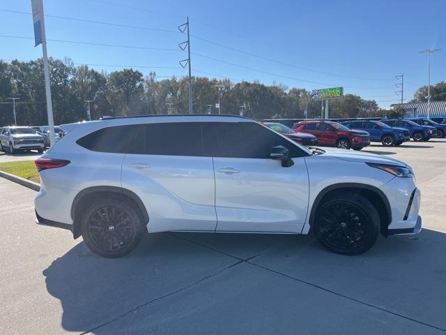 used 2023 Toyota Highlander car, priced at $36,990