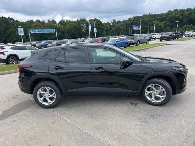 new 2025 Chevrolet Trax car, priced at $23,799