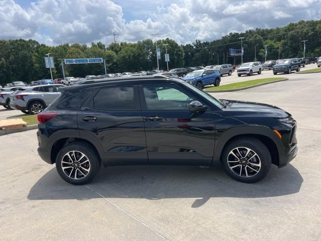 new 2025 Chevrolet TrailBlazer car, priced at $28,595