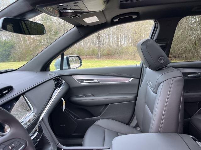 new 2025 Cadillac XT6 car, priced at $49,210