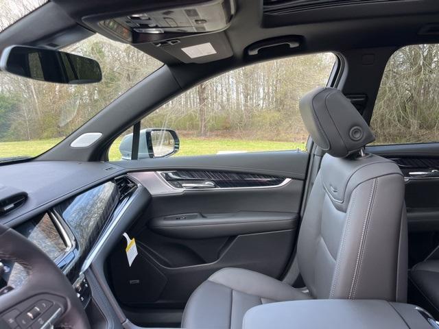 new 2025 Cadillac XT6 car, priced at $56,115