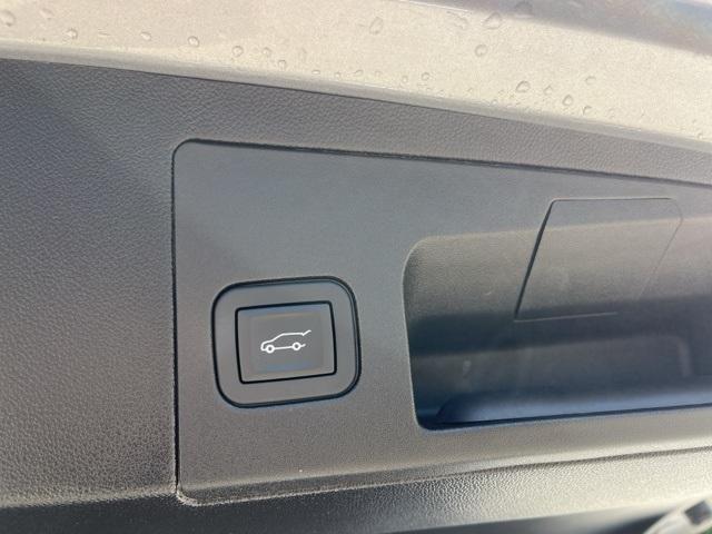 used 2025 Cadillac XT5 car, priced at $41,990